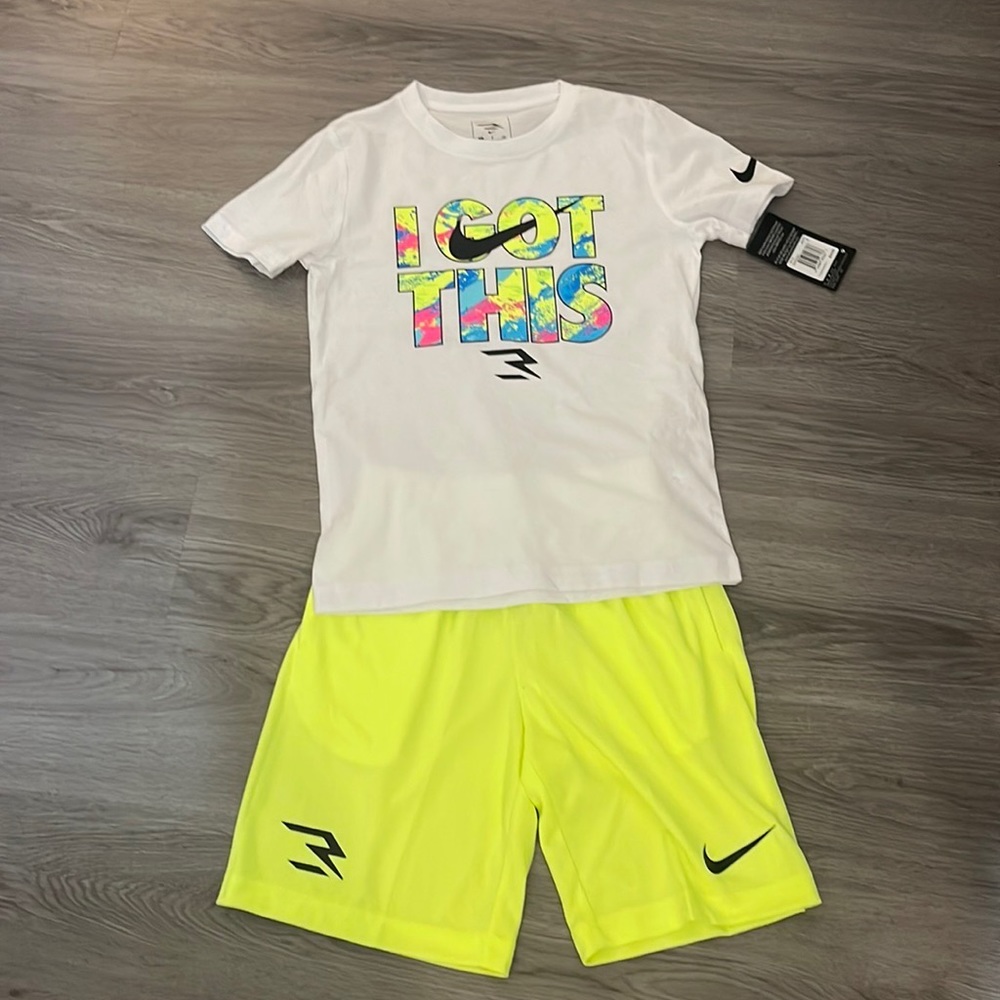 NWT Nike 2 piece short set - Picture 1 of 4